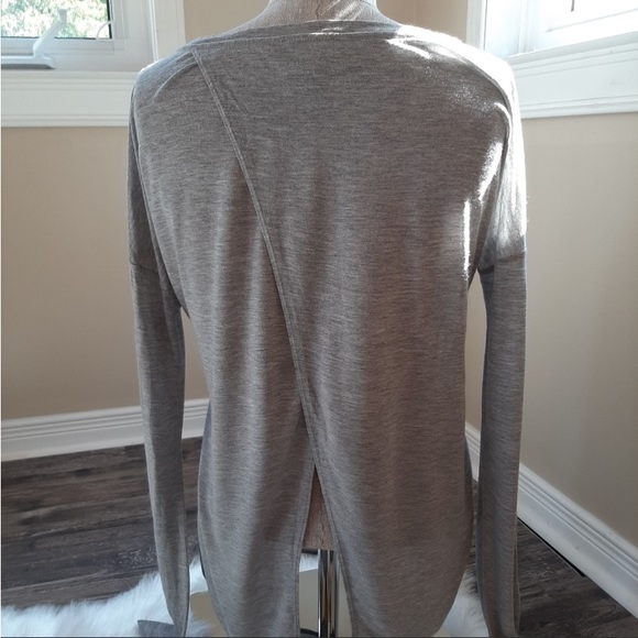 Lightly worn long sleeves, soft and sexy back - Picture 3 of 5